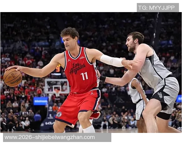 运动新闻布鲁克洛佩斯:从篮筐之下的巨人到NBA的防守壁垒